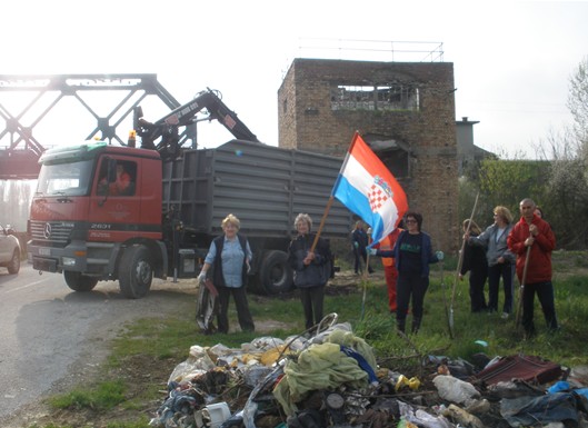Čišćenje divljih odlagališta u Lađarskoj ulici